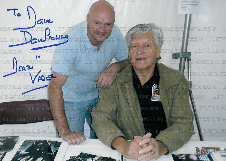 dave_prowse_darth_vader_autograph_with_dave_louis_oldbury_at_a_signing.jpg